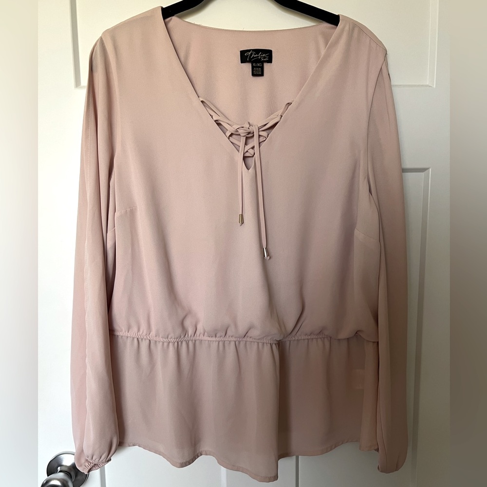 Thalia Sodi light pink blouse with open slit sleeves and tie neck detail XL